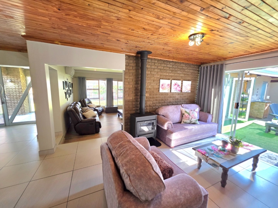 5 Bedroom Property for Sale in La Provance Free State